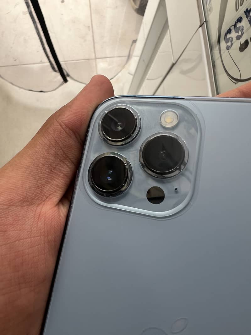 Apple iPhone 13 Pro Max 2