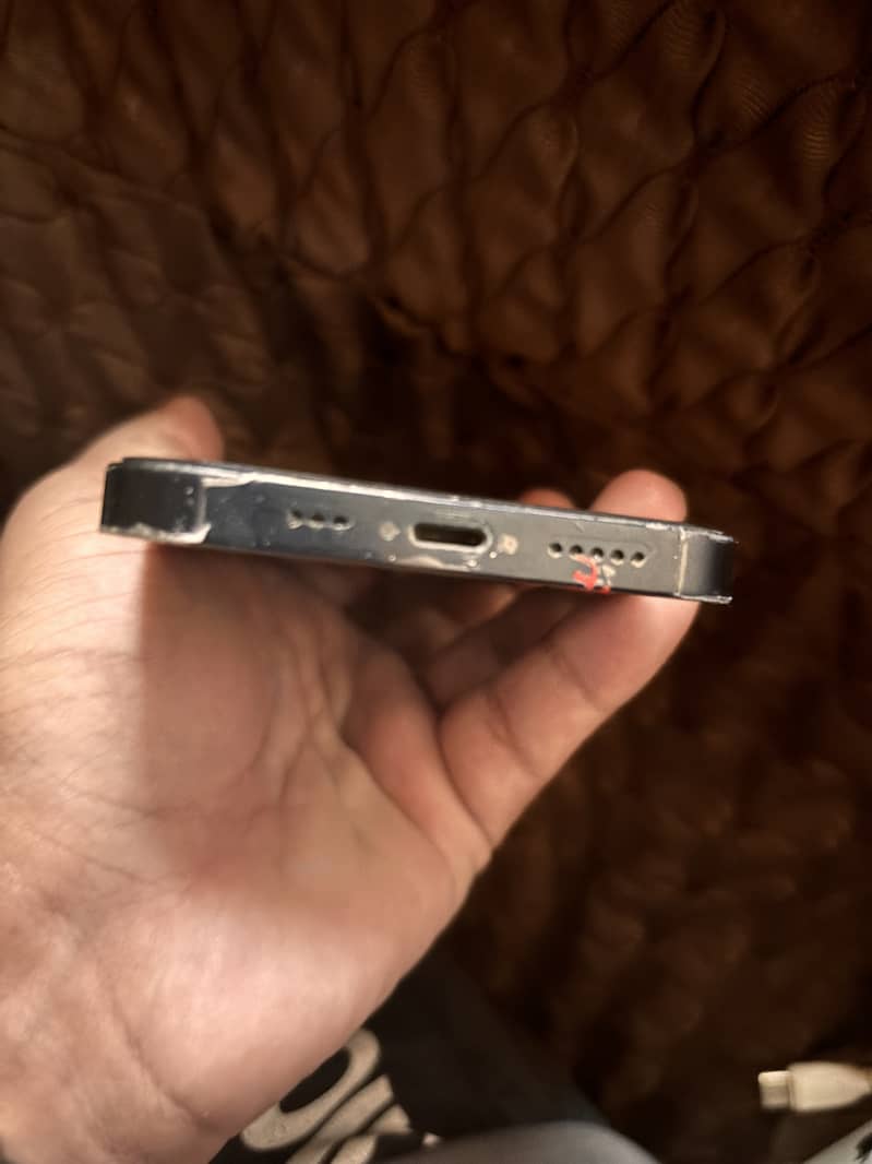 Apple iPhone 13 2