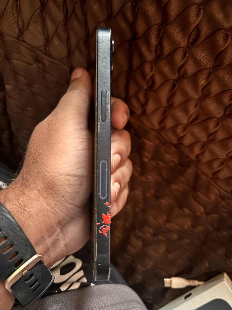 Apple iPhone 13 4