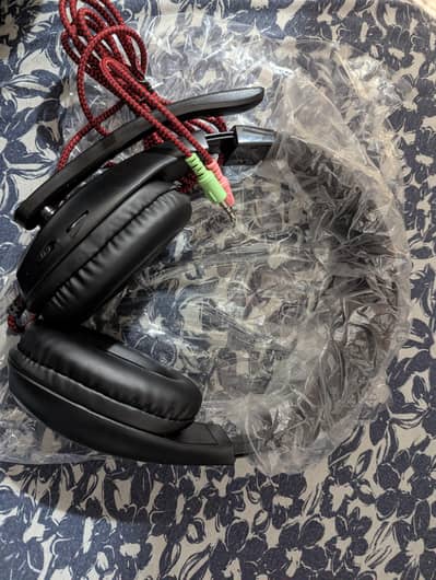 Headphones 