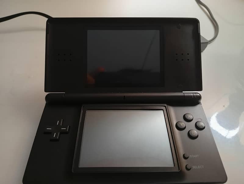 Nintendo ds lite (READ CAPTION) 2