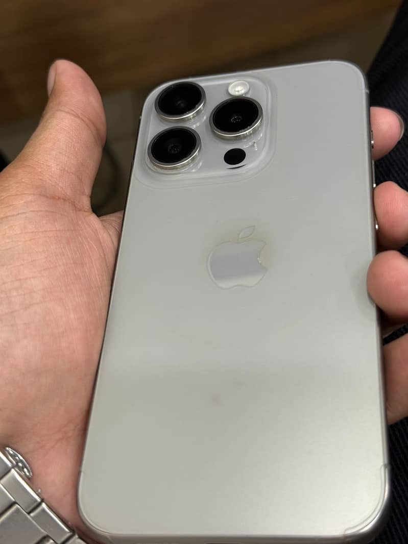 Apple iPhone 15 Pro 0