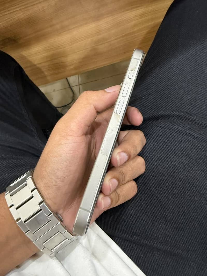 Apple iPhone 15 Pro 2