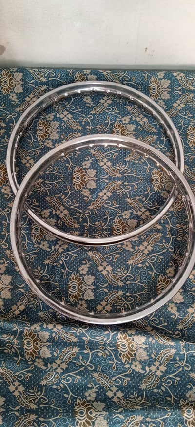 Honda 125 AHL rim used pair and CRLF carboutater