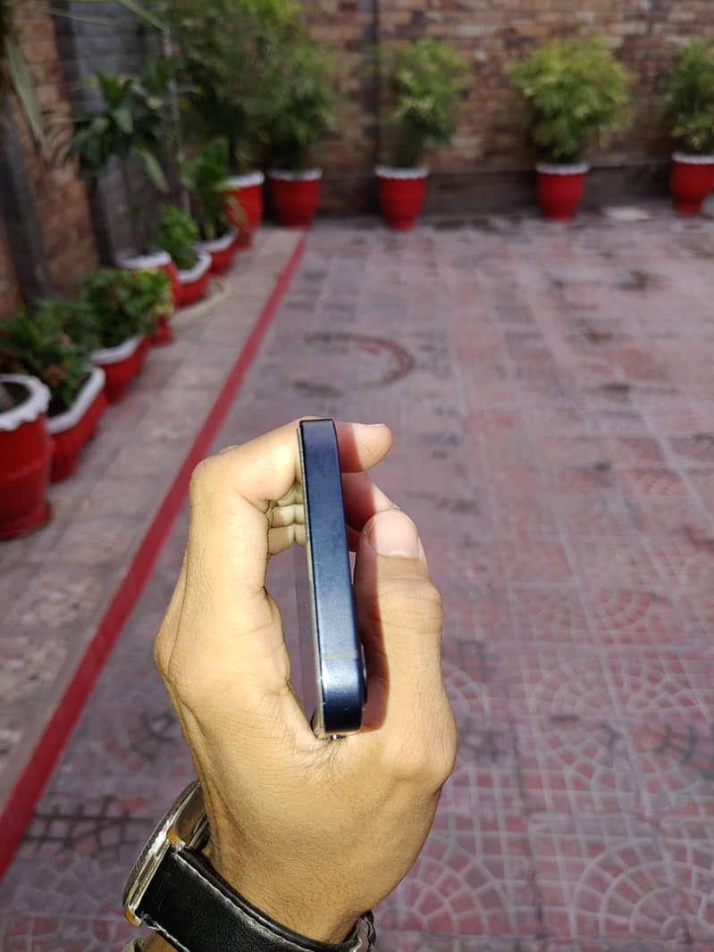 Apple iPhone 12 mini 3