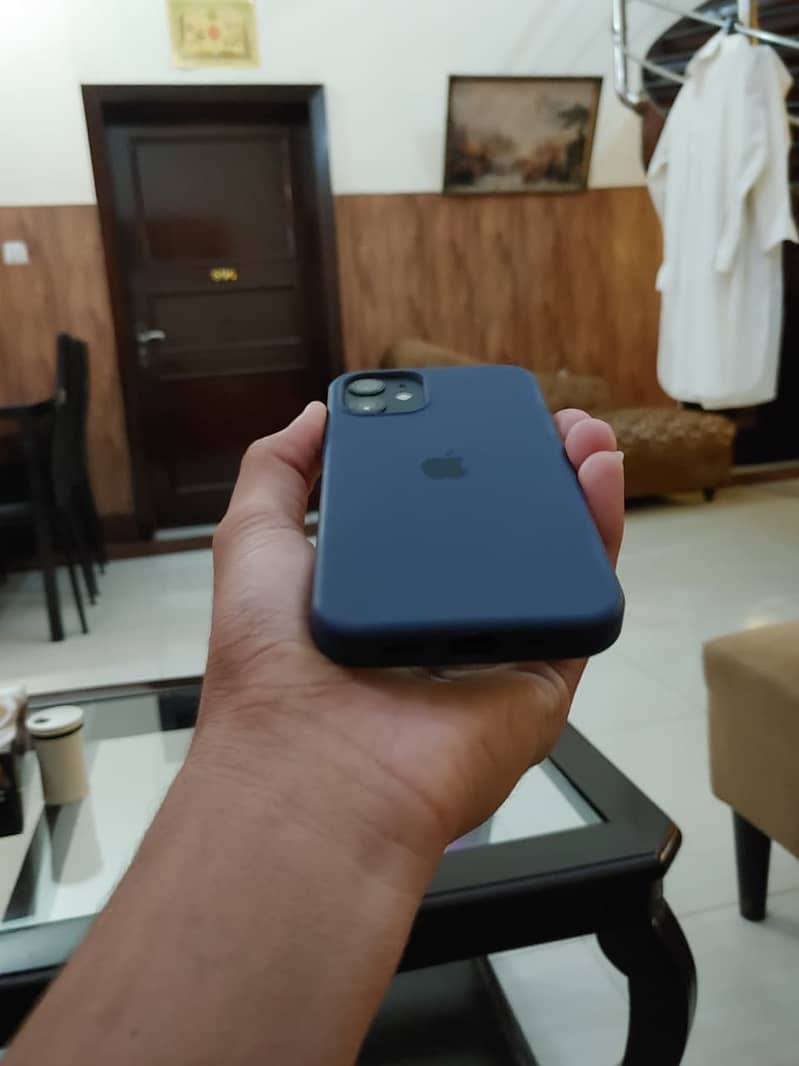 Apple iPhone 12 mini 4