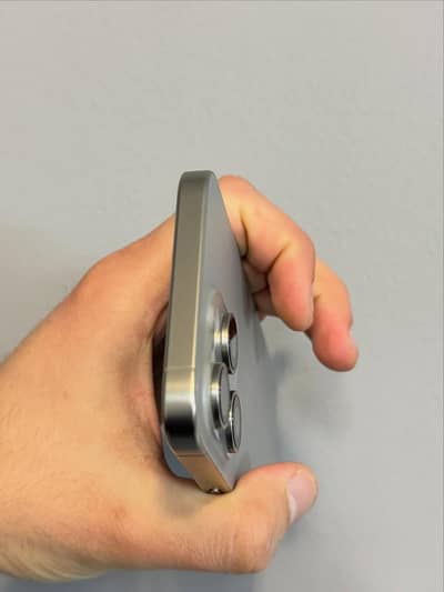 Apple iPhone 15 Pro Max natural titanium