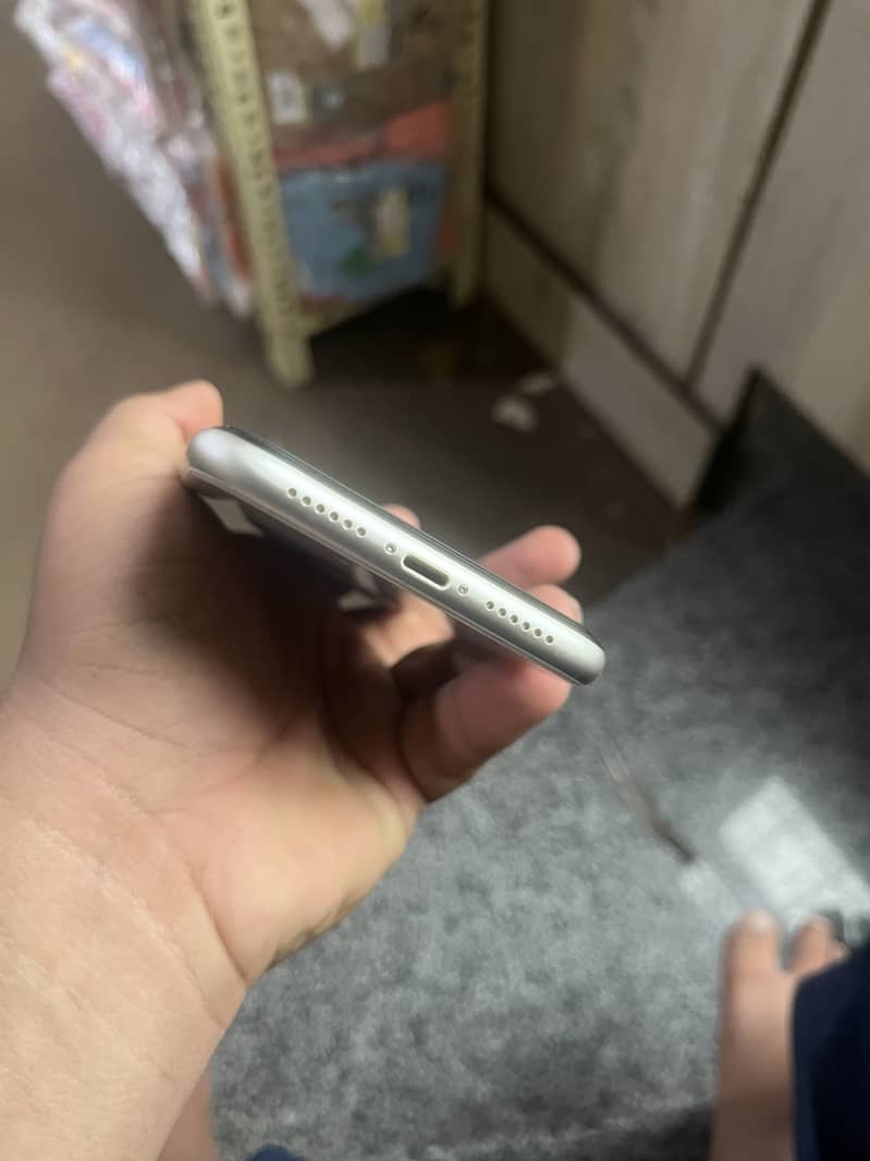 Apple iPhone 11 6