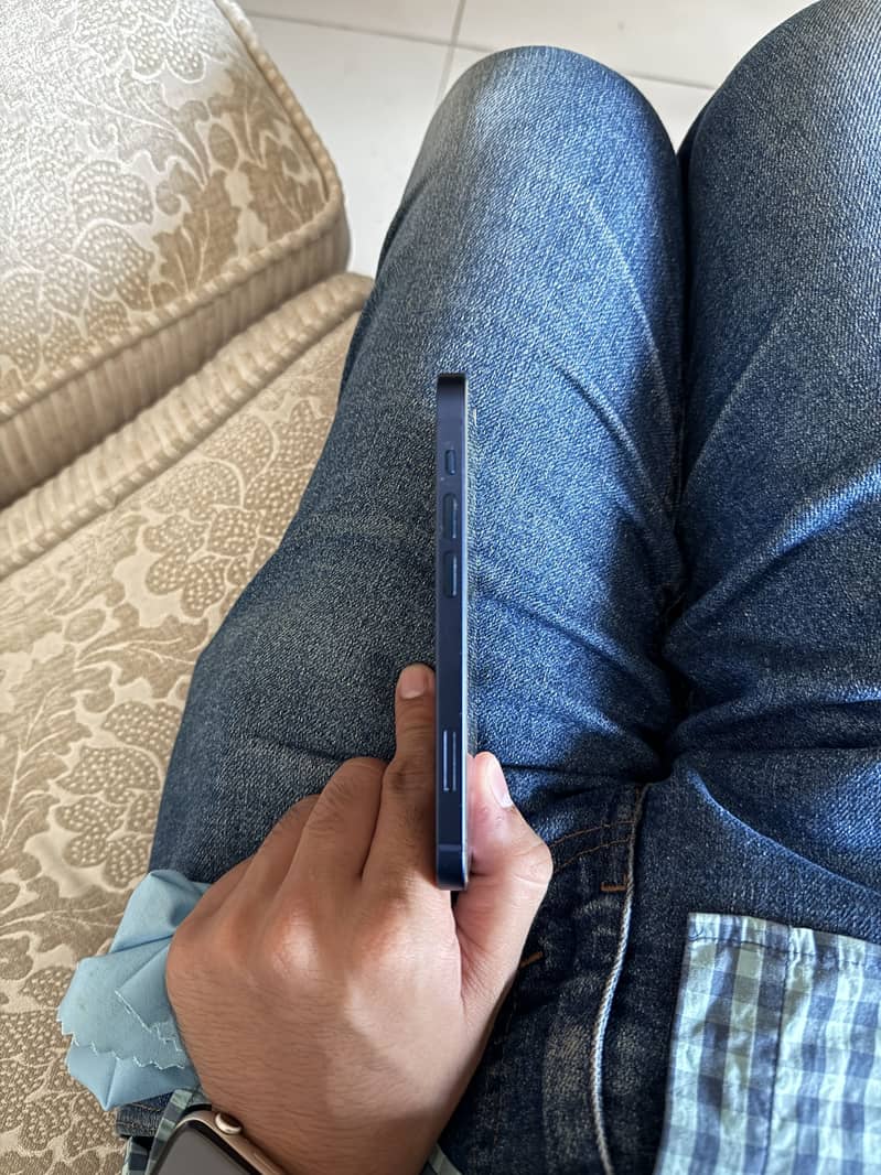 Apple iPhone 12 mini 3