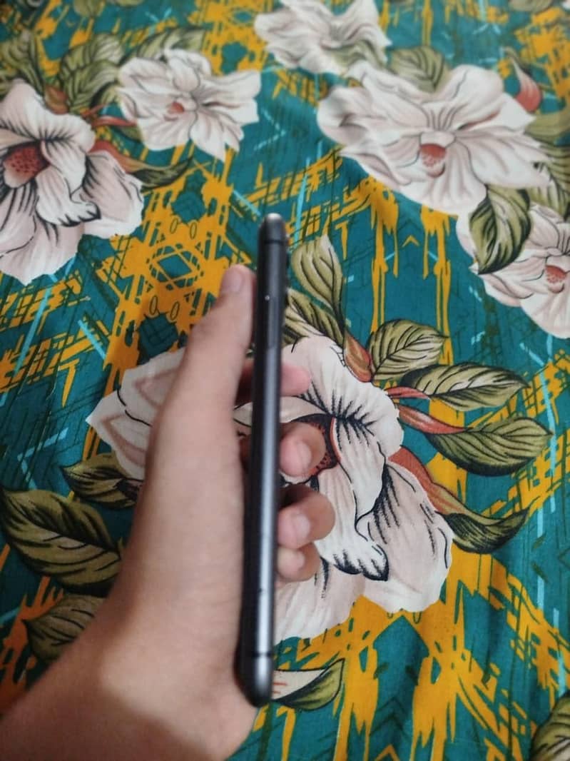 Apple iPhone 11 3