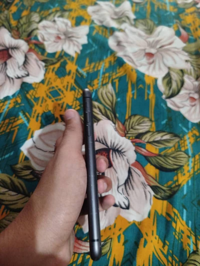 Apple iPhone 11 5