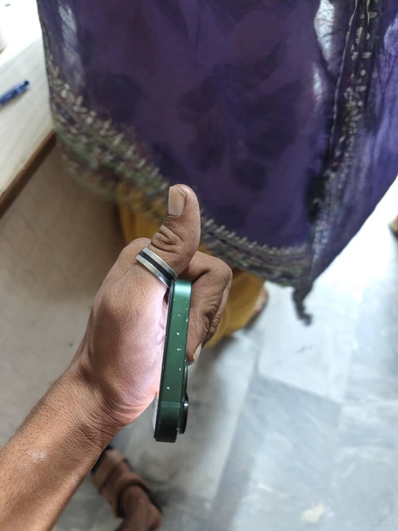 Apple iPhone 13 mini 4