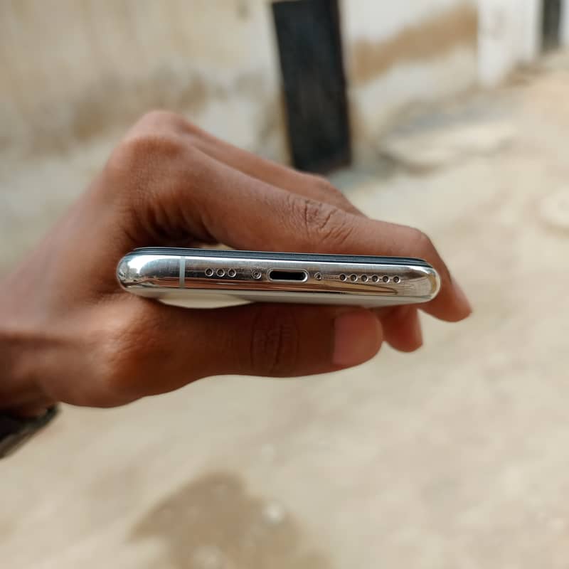 Apple iPhone 11 Pro 1