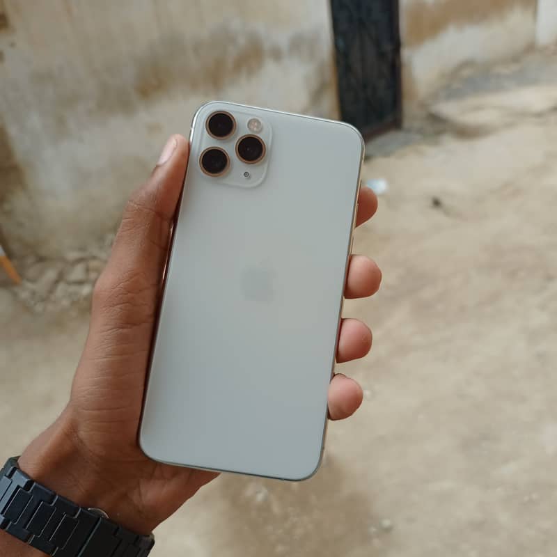 Apple iPhone 11 Pro 2