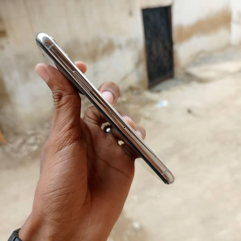 Apple iPhone 11 Pro 3