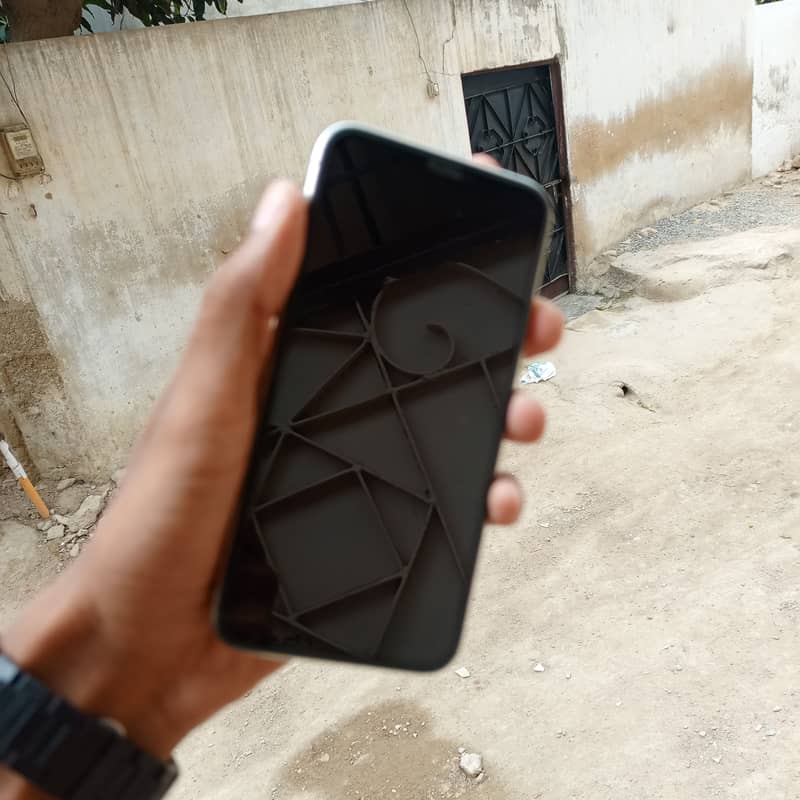 Apple iPhone 11 Pro 4