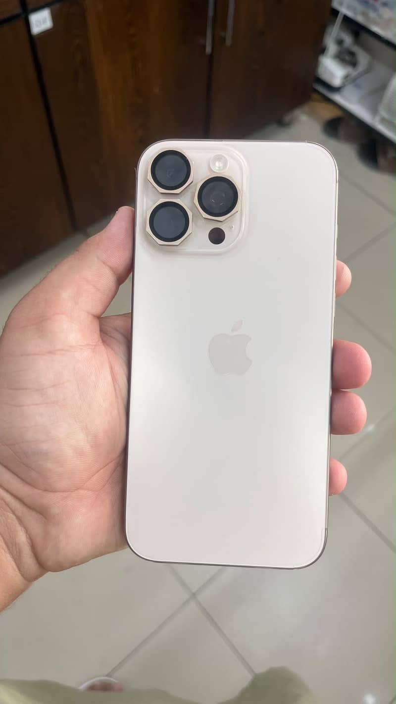 Apple iPhone 16 Pro Max 1