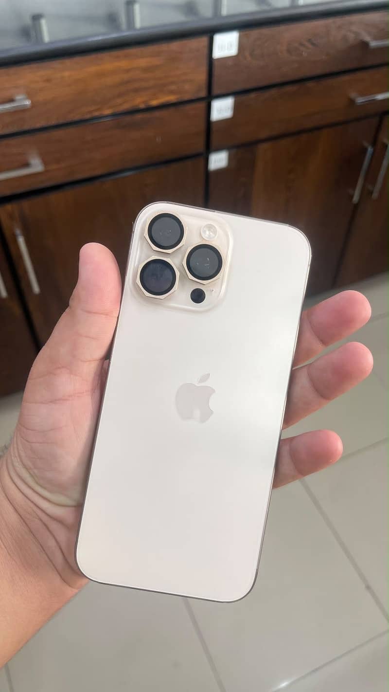 Apple iPhone 16 Pro Max 7
