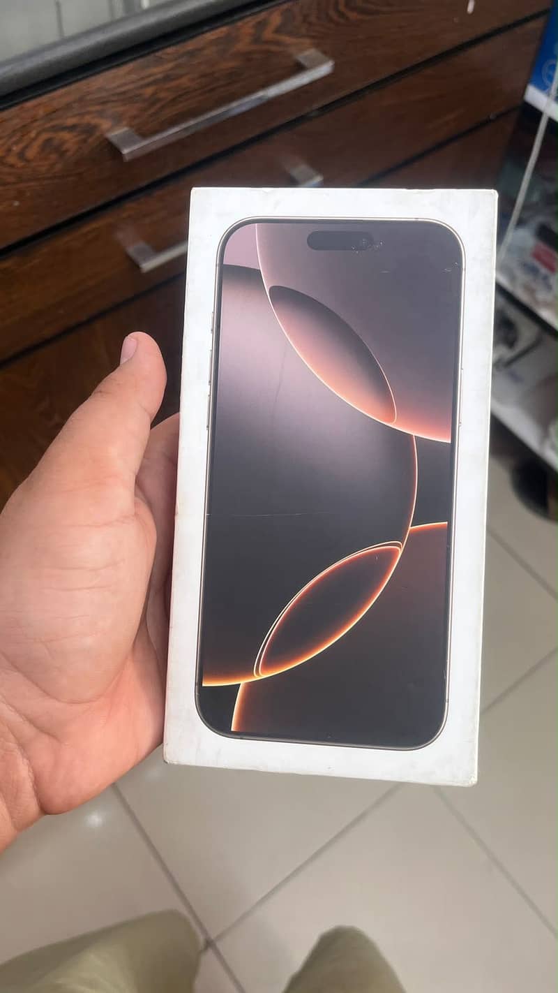 Apple iPhone 16 Pro Max 8