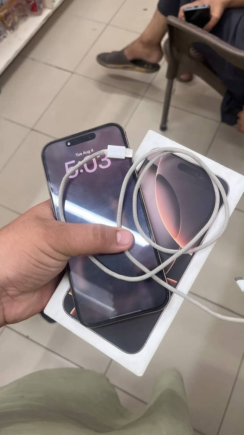 Apple iPhone 16 Pro Max 10