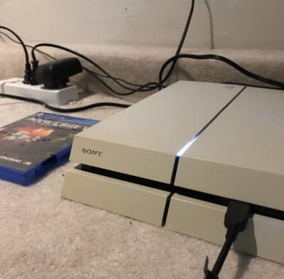 PS4 1 TB Online/Original DS4 Controller/GTA 5 & Minecraft.