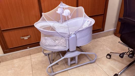 Mastela 4 in 1 Automatic Bassinet (swing) almost new