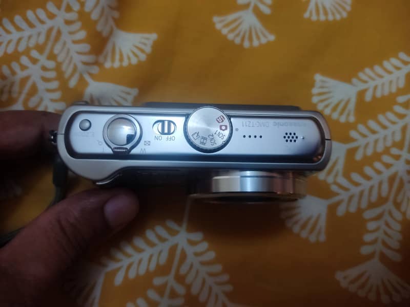 Camcoder and digital camara 6