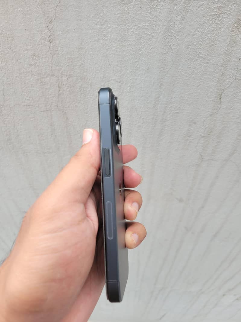 Apple iPhone 15 Pro 1