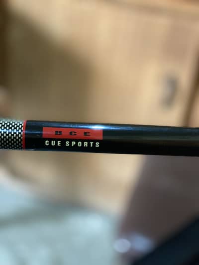 Snooker cue with box