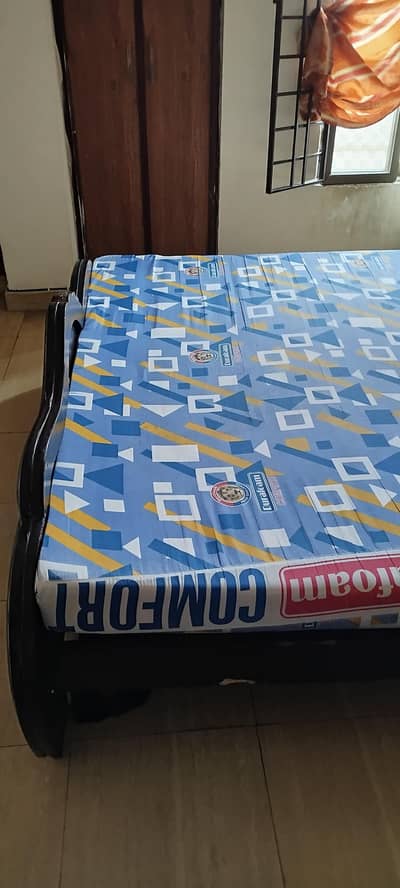 DuraFoam Comfort Mattress 78x66x5 - Excellent condition - In Warrenty