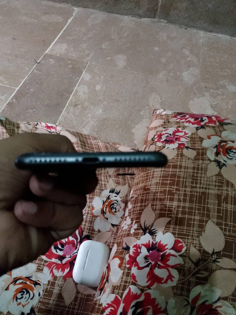 Apple iPhone 8 Plus 3
