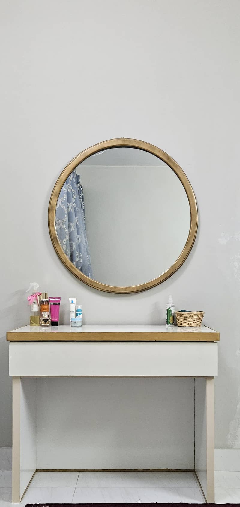 Dressing Table with Round Mirror 0