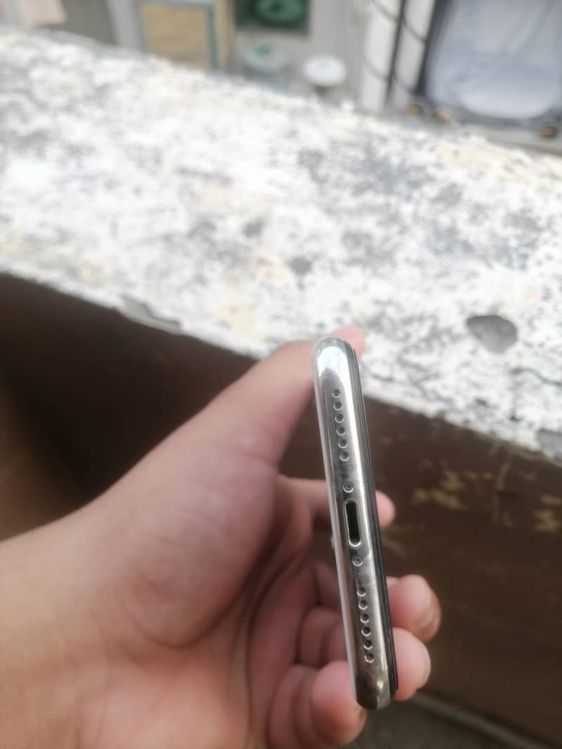 Apple iPhone X 3