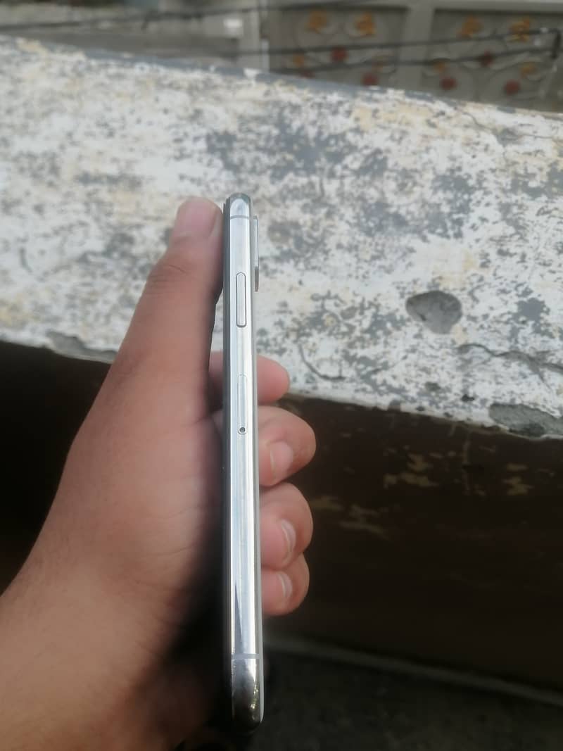 Apple iPhone X 5