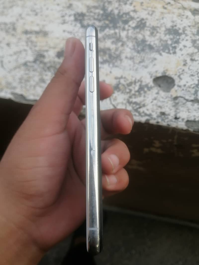 Apple iPhone X 6