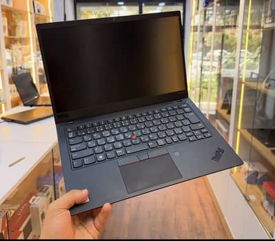 X1 Carbon Gen 8 i5.10Th Generation touch screen naro bazel