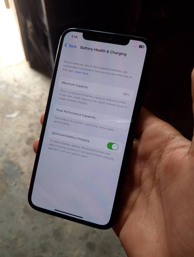 Apple iPhone X 4