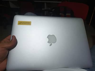 Macbook pro 2015 13” 8/128- in Immaculate condition