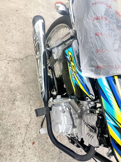 honda 125 colour black condition 10 10 open later py ha 0320/042/73/26