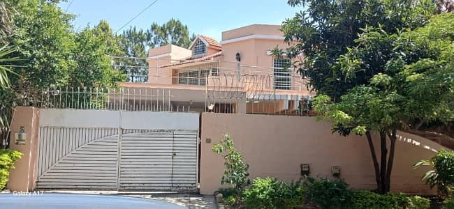 F. 8/1 Liveable House Size 500 Sq Yard Best Living Direct Deal With Owner