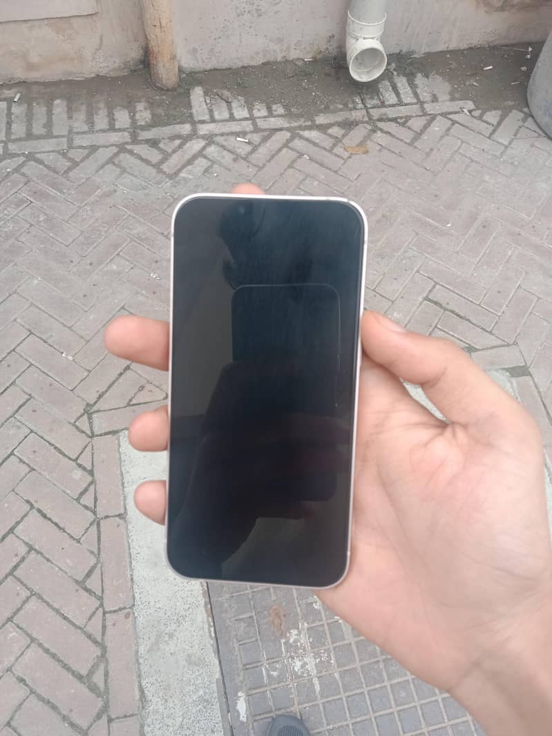 Apple iPhone 13 1