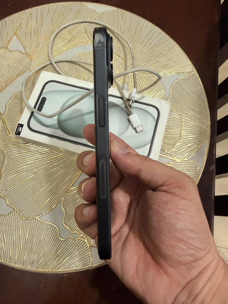Apple iPhone 15 4