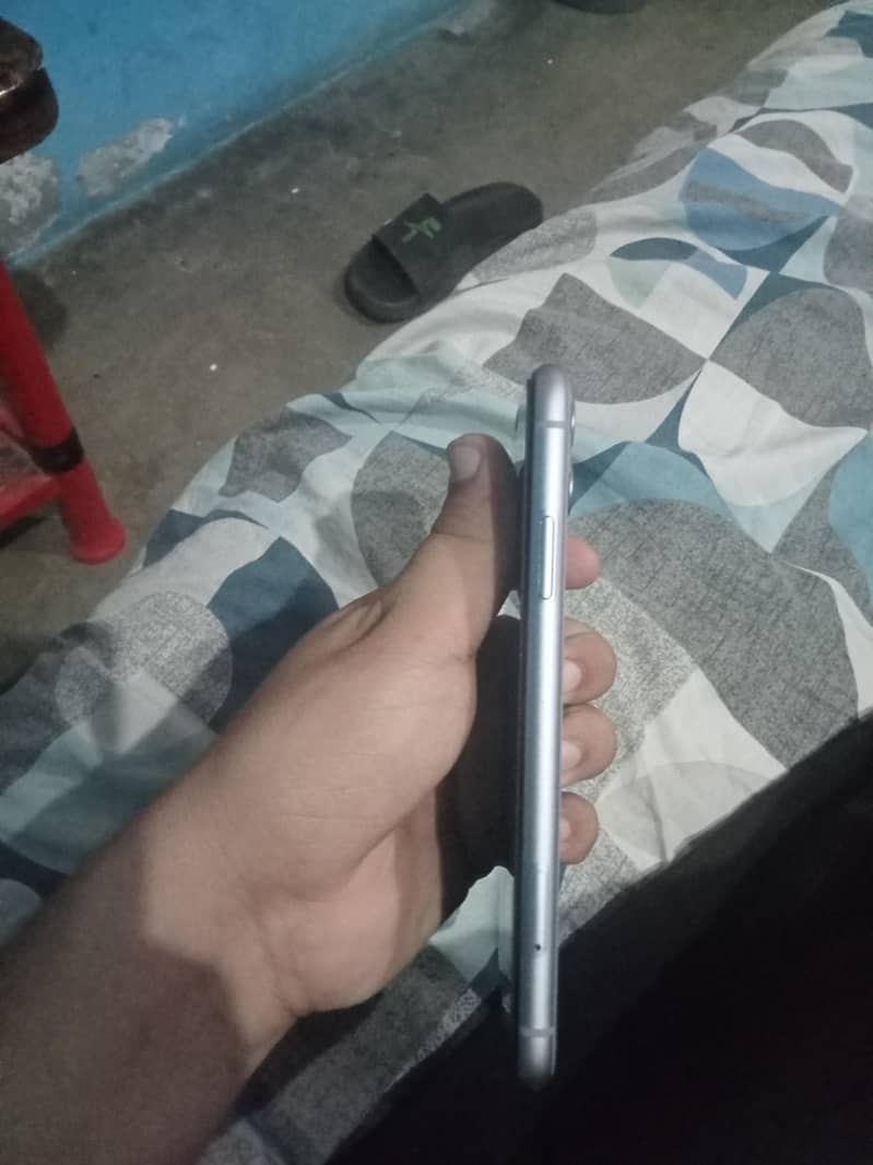 Apple iPhone 11 3