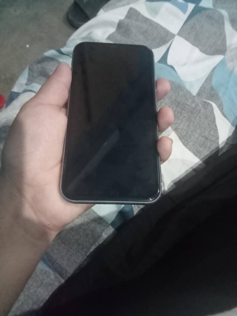Apple iPhone 11 4