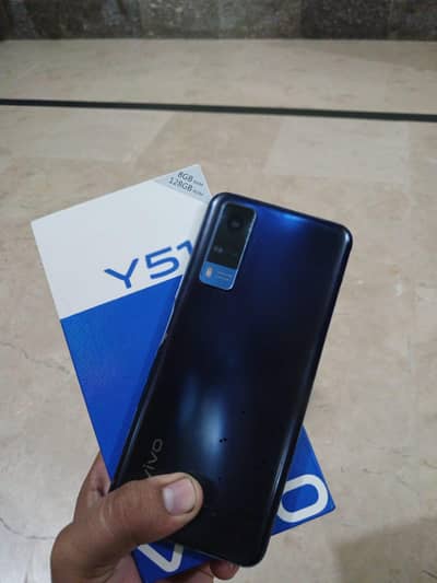 I am selling my Vivo y51s 8/128 with box