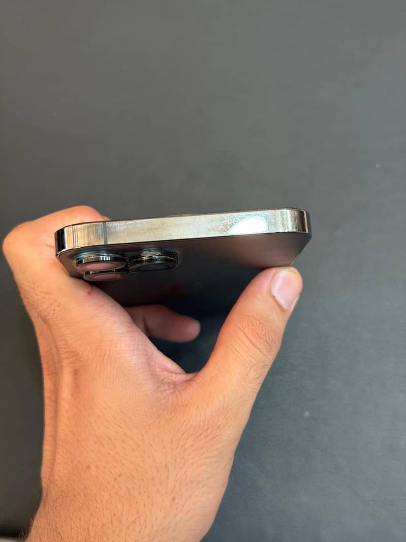 Apple iPhone 12 Pro Max 4