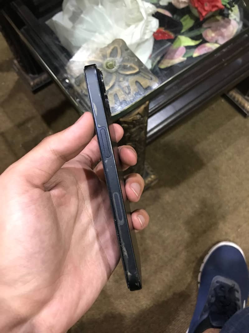 Apple iPhone 13 7