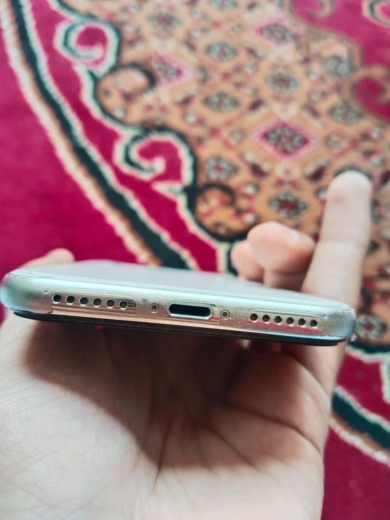 Apple iPhone X 5