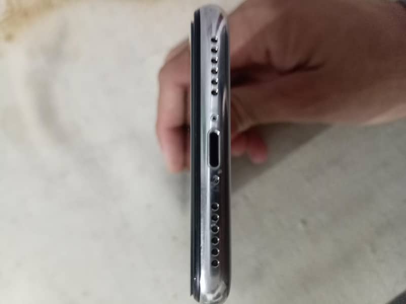 Apple iPhone X 3