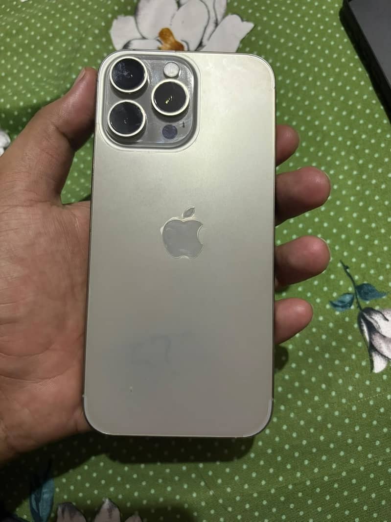 Apple iPhone 16 Pro Max 1
